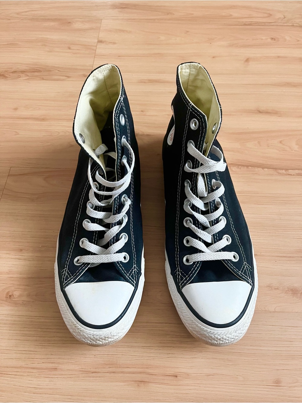 Converse Black High Top Sneakers with White Accents Women’s 10.0 US - Picture 5 of 8